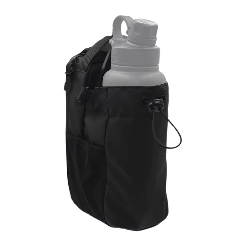 MAGNEDRINK™ s’accroche en un geste à toutes les barres de musculation pour garder vos essentiels à portée de main.
